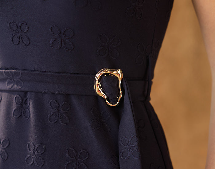 Belt & Buckle waist detail