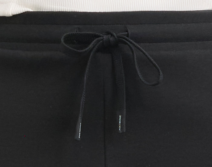 Elasticated waistband with branded tipping 